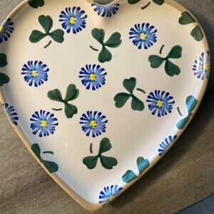 Nicholas Mosse VGUC Medium Heart Plate Clover